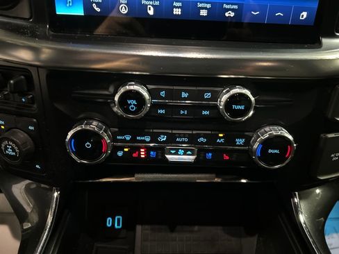 Used 2022 Ford F150 Lariat w/ Equipment Group 502A High image 19