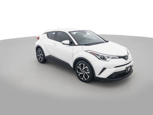 Used 2018 Toyota C-HR XLE image 3