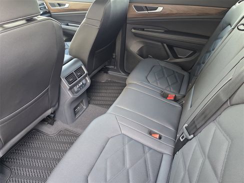 New 2026 Volkswagen Atlas SE image 18