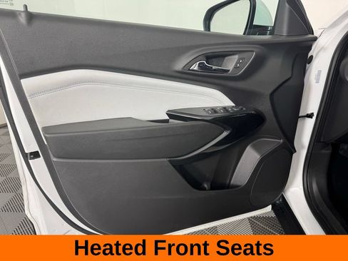 Used 2025 Chevrolet Trax LT w/ LT Convenience Package FWD image 10