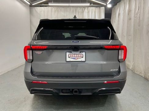 Used 2025 Ford Explorer ST-Line w/ ST-Line Street Pack AWD/4WD image 6