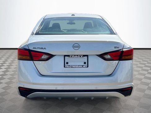 Used 2024 Nissan Altima 2.5 SV FWD image 6