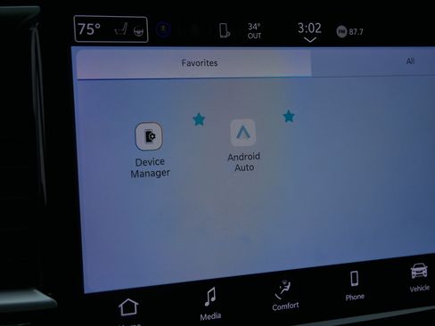 Certified 2023 Chrysler Pacifica Touring-L image 32
