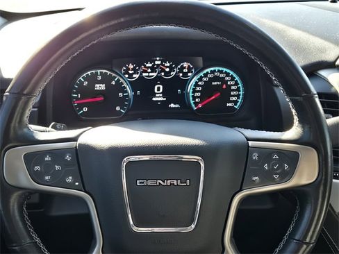 Used 2020 GMC Yukon Denali w/ Denali Premium Package image 25