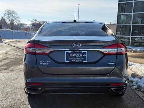 Used 2017 Ford Fusion SE w/ Fusion SE Technology Package image 4