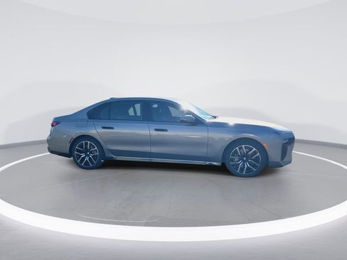 New 2025 BMW 760i xDrive image 9