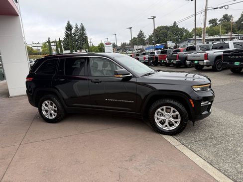 Used 2023 Jeep Grand Cherokee Limited AWD/4WD image 7