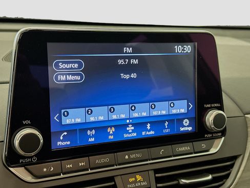 Used 2025 Nissan Altima 2.5 SV FWD image 21