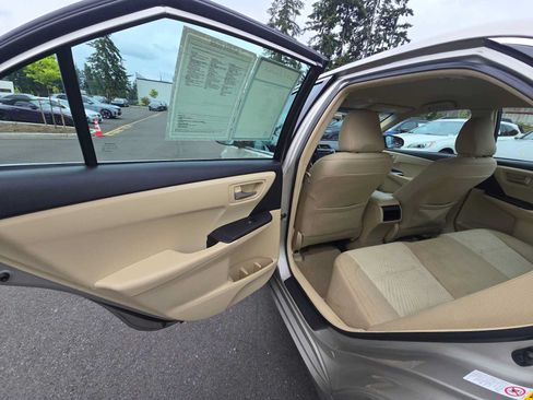 Used 2016 Toyota Camry LE FWD image 14