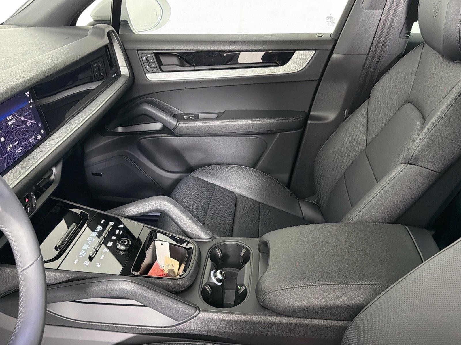 Certified 2025 Porsche Cayenne E-Hybrid AWD/4WD image 29
