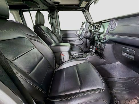 Used 2018 Jeep Wrangler Unlimited Sahara image 30