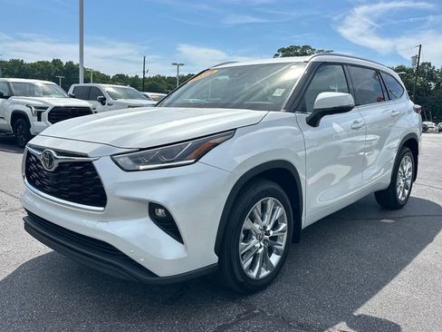 Used 2026 Toyota Highlander Limited AWD/4WD image 7
