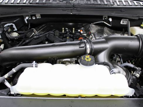 Used 2024 Ford Expedition Platinum image 34