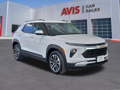 Used 2025 Chevrolet TrailBlazer LT AWD/4WD image 5