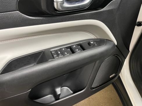 Used 2022 Jeep Compass Limited w/ Sun and Sound Group image 9