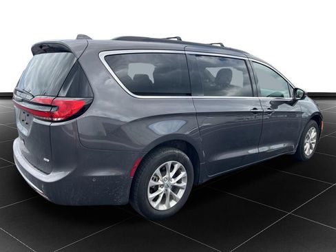 Used 2022 Chrysler Pacifica Touring-L w/ Uconnect Theater Family Group AWD/4WD image 5