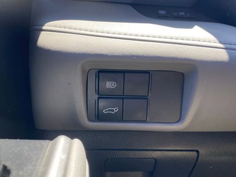 Used 2021 Toyota Highlander XLE FWD image 26