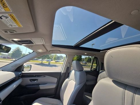 Used 2024 Honda Pilot Touring image 29