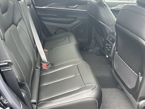 New 2025 Jeep Grand Cherokee Limited image 16