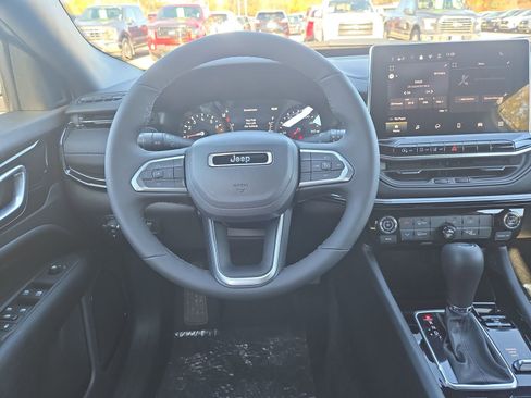 New 2026 Jeep Compass Latitude image 13