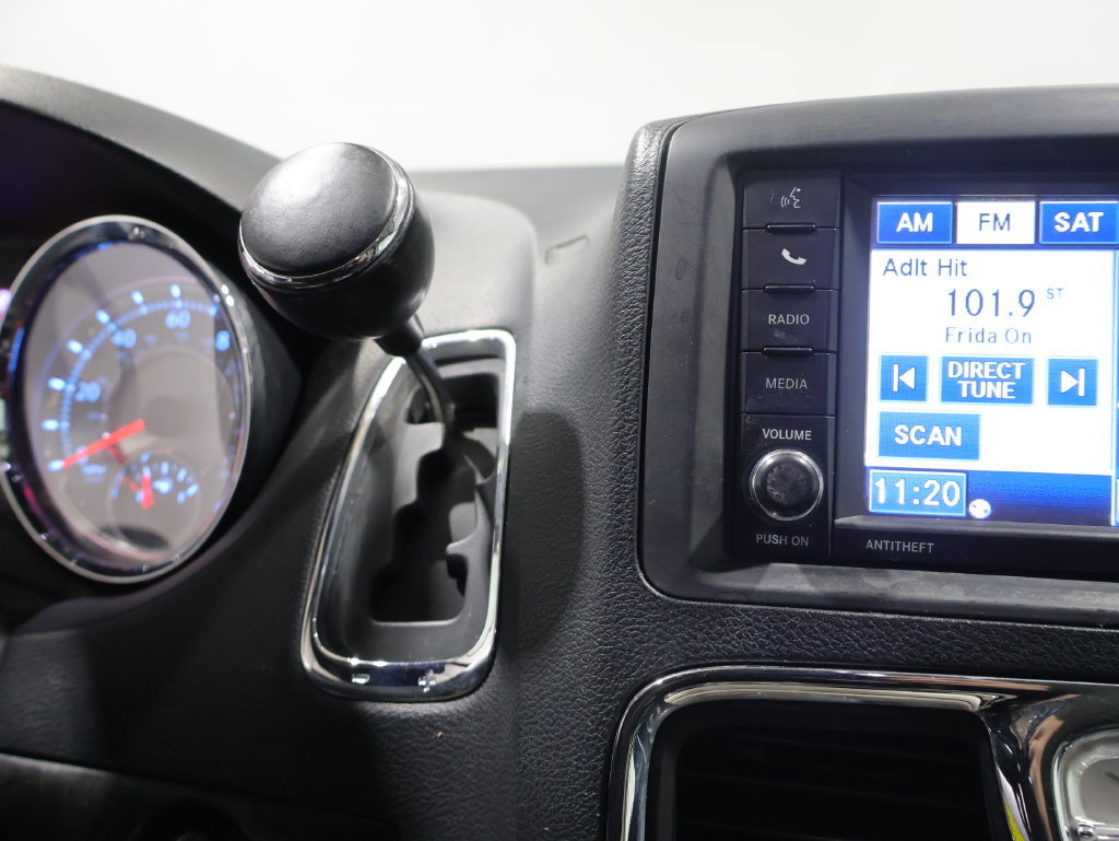 Used 2012 Chrysler Town & Country Touring w/ Entertainment Group #1 FWD image 25