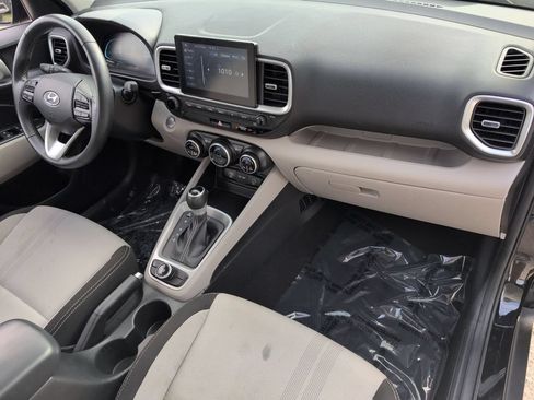 Used 2025 Hyundai Venue SEL FWD image 31