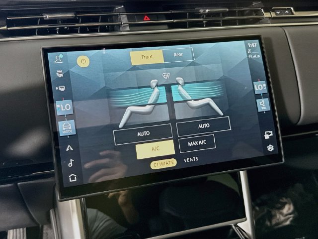 Certified 2024 Land Rover Range Rover SE AWD/4WD image 18