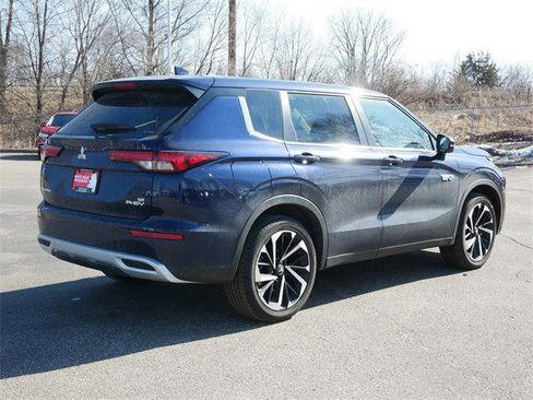 Used 2025 Mitsubishi Outlander SE image 7