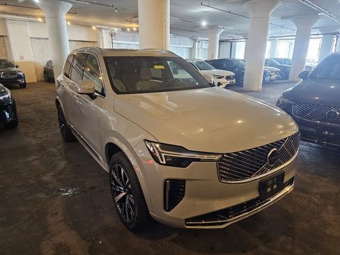 Certified 2025 Volvo XC90 B5 Core AWD/4WD image 6
