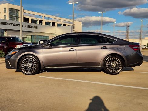 Used 2016 Toyota Avalon Touring image 4