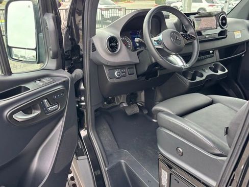 Used 2025 Mercedes-Benz Sprinter 3500 image 18