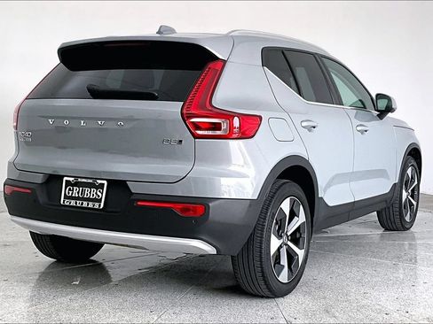 Used 2024 Volvo XC40 B5 Plus AWD/4WD image 2