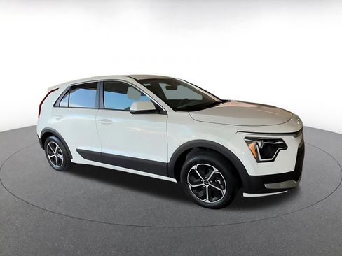 Used 2026 Kia Niro LX FWD image 2