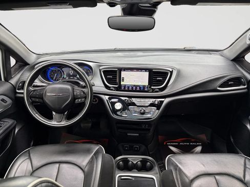 Used 2019 Chrysler Pacifica Limited w/ Advanced Safetytec Group FWD image 24
