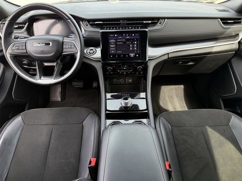 Used 2022 Jeep Grand Cherokee L Laredo image 10