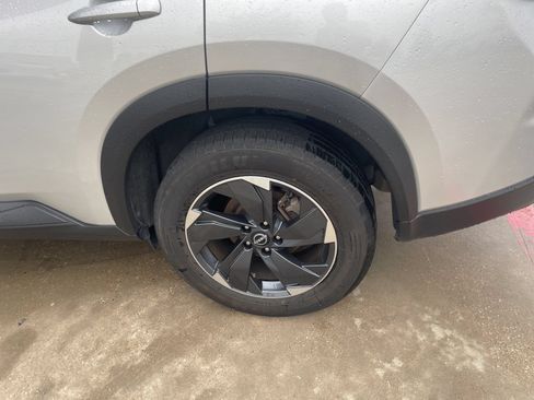 Used 2024 Nissan Rogue SV FWD image 15