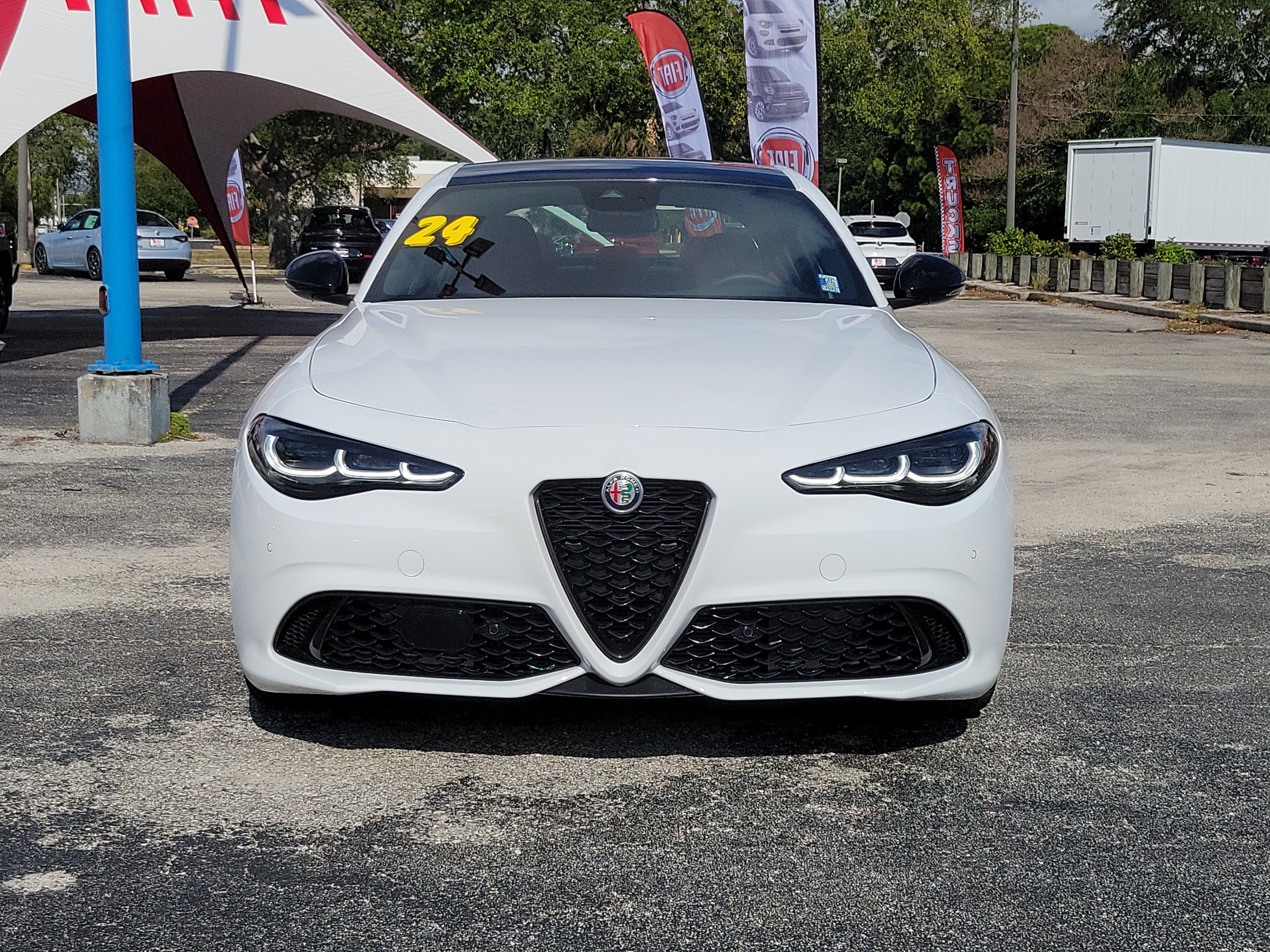 Used 2024 Alfa Romeo Giulia Sprint RWD image 2