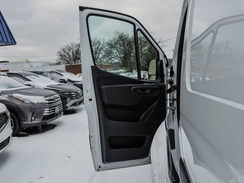 Used 2021 Mercedes-Benz Sprinter 2500 w/ Driver Convenience Package image 15