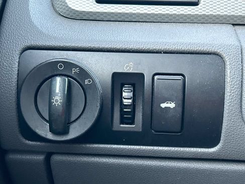 Used 2006 Ford Five Hundred SE FWD image 18