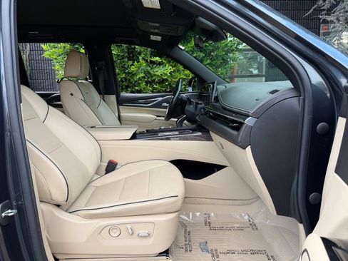 Used 2022 Cadillac Escalade Premium Luxury w/ Performance Package AWD/4WD image 34