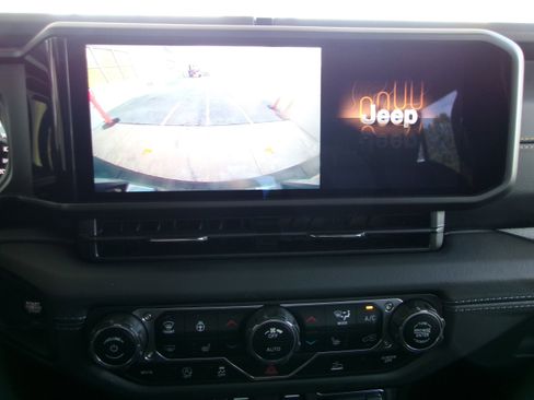 New 2025 Jeep Wrangler Unlimited Sahara image 15