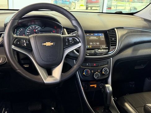 Used 2019 Chevrolet Trax LT w/ LT Convenience Package FWD image 30