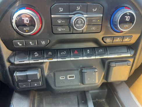 Used 2020 Chevrolet Silverado 1500 LTZ AWD/4WD image 11