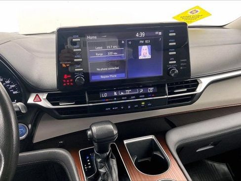 Used 2022 Toyota Sienna LE AWD/4WD image 5