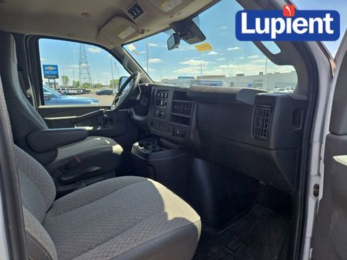 Used 2019 Chevrolet Express 3500 LT w/ LT Preferred Equipment Group RWD image 17