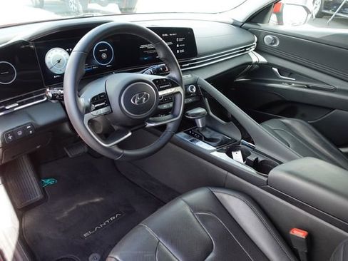 Used 2023 Hyundai Elantra Limited image 11