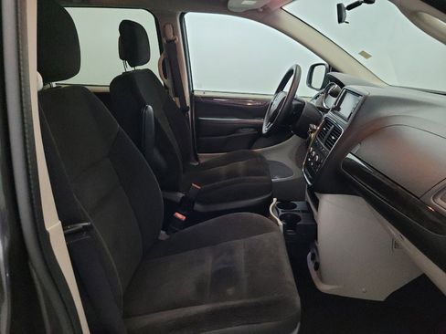 Used 2018 Dodge Grand Caravan SE FWD image 21