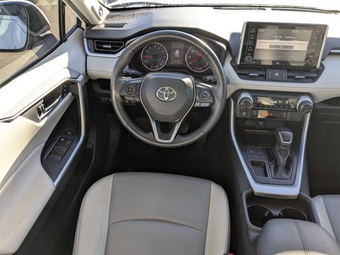 Used 2019 Toyota RAV4 XLE Premium image 17