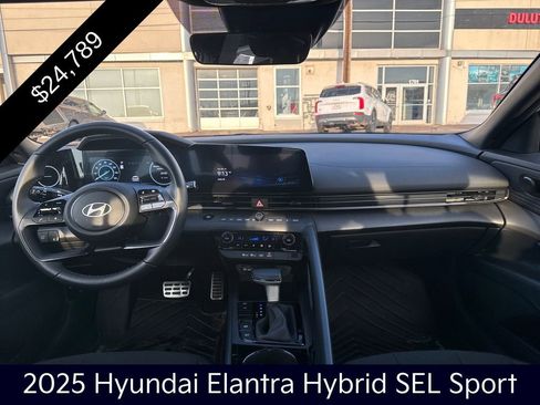Used 2025 Hyundai Elantra SEL image 12
