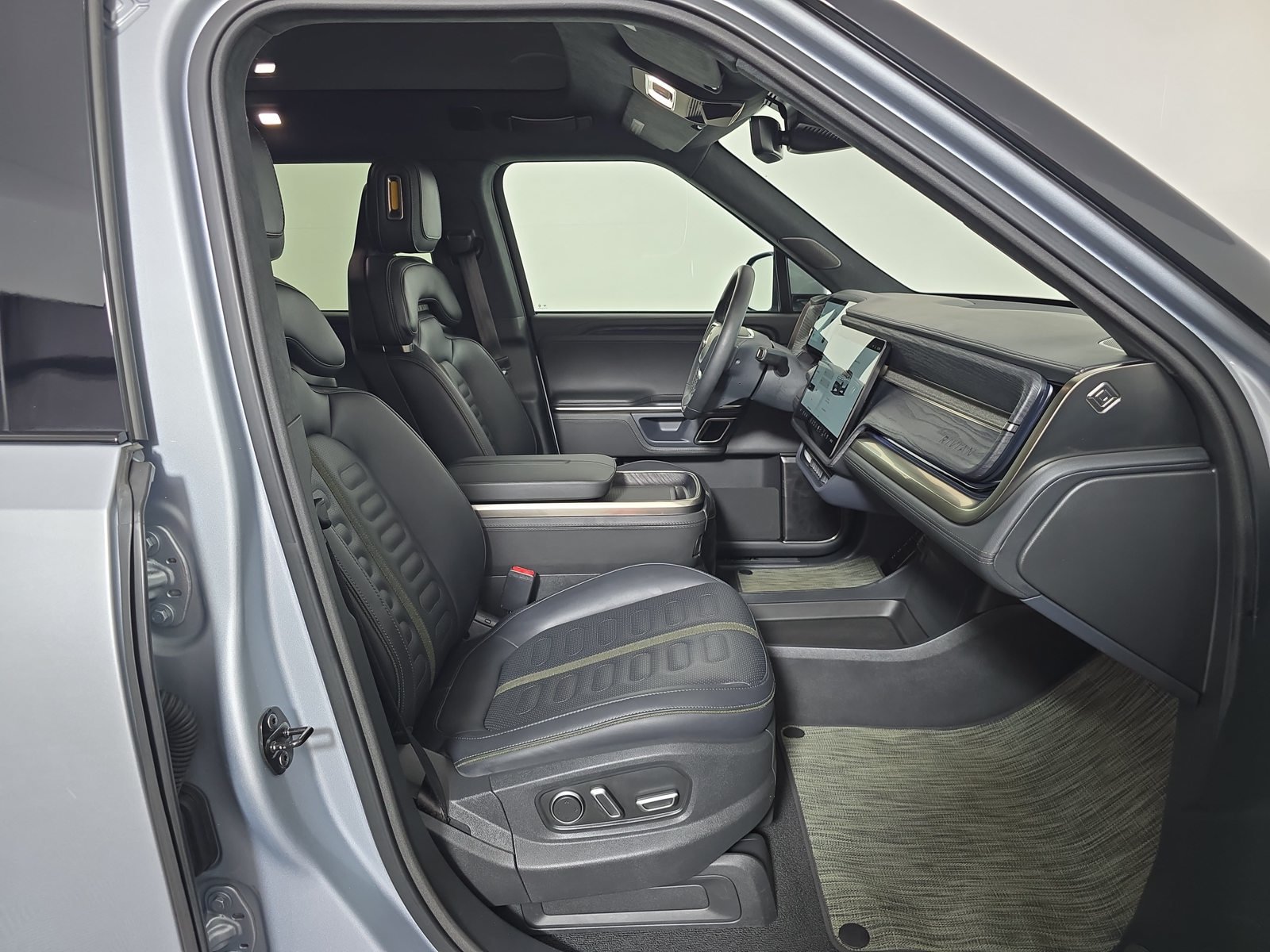 Used 2024 Rivian R1S Adventure Quad AWD/4WD image 24